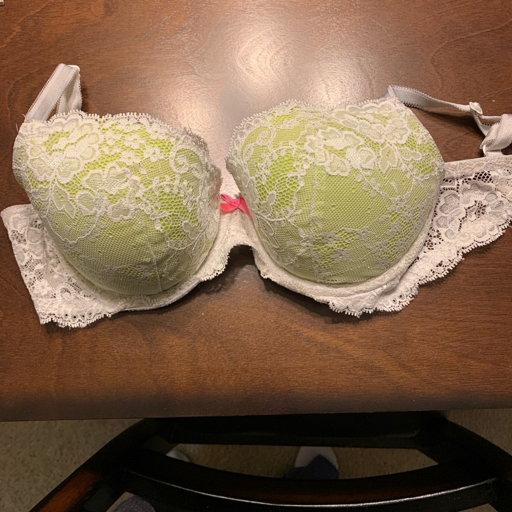 Victoria’s Secret bra 32D